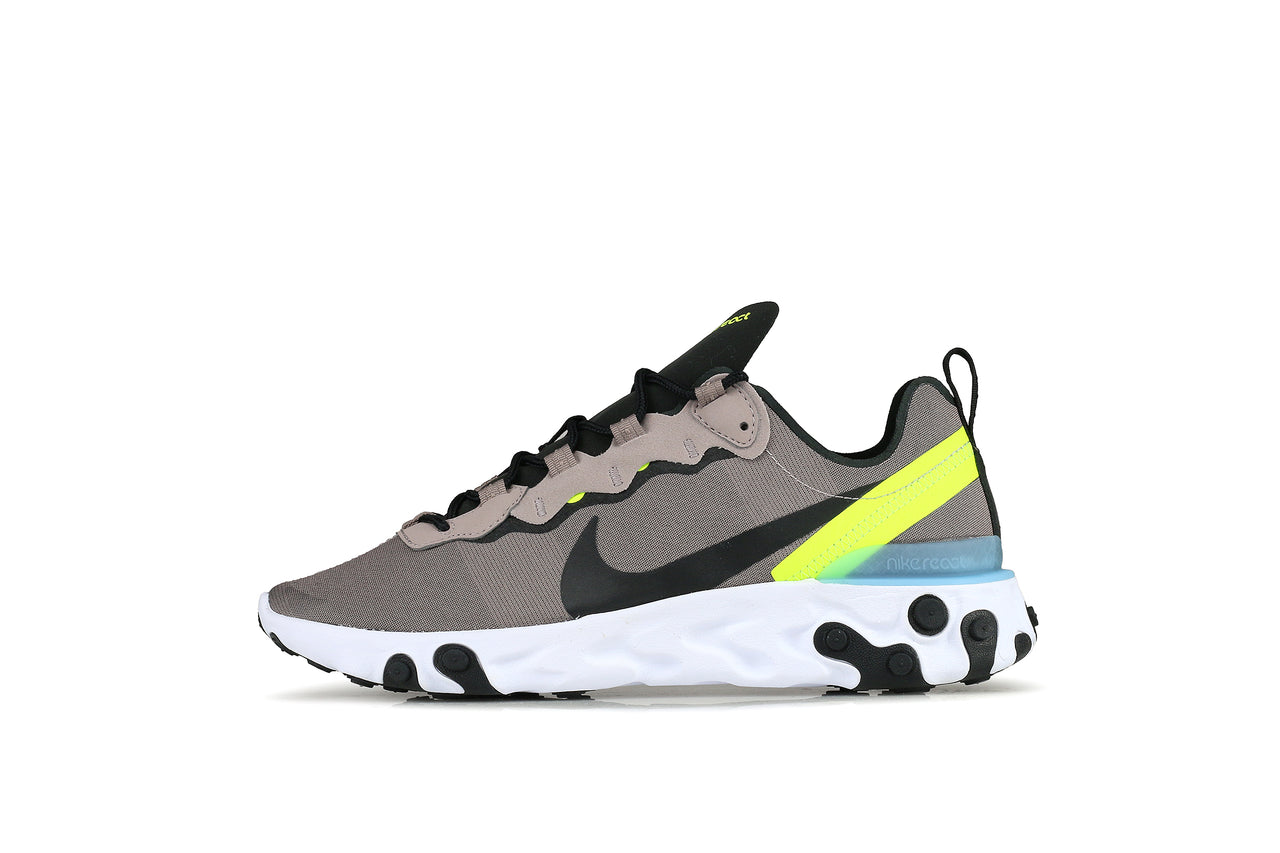 nike sportswear react 55