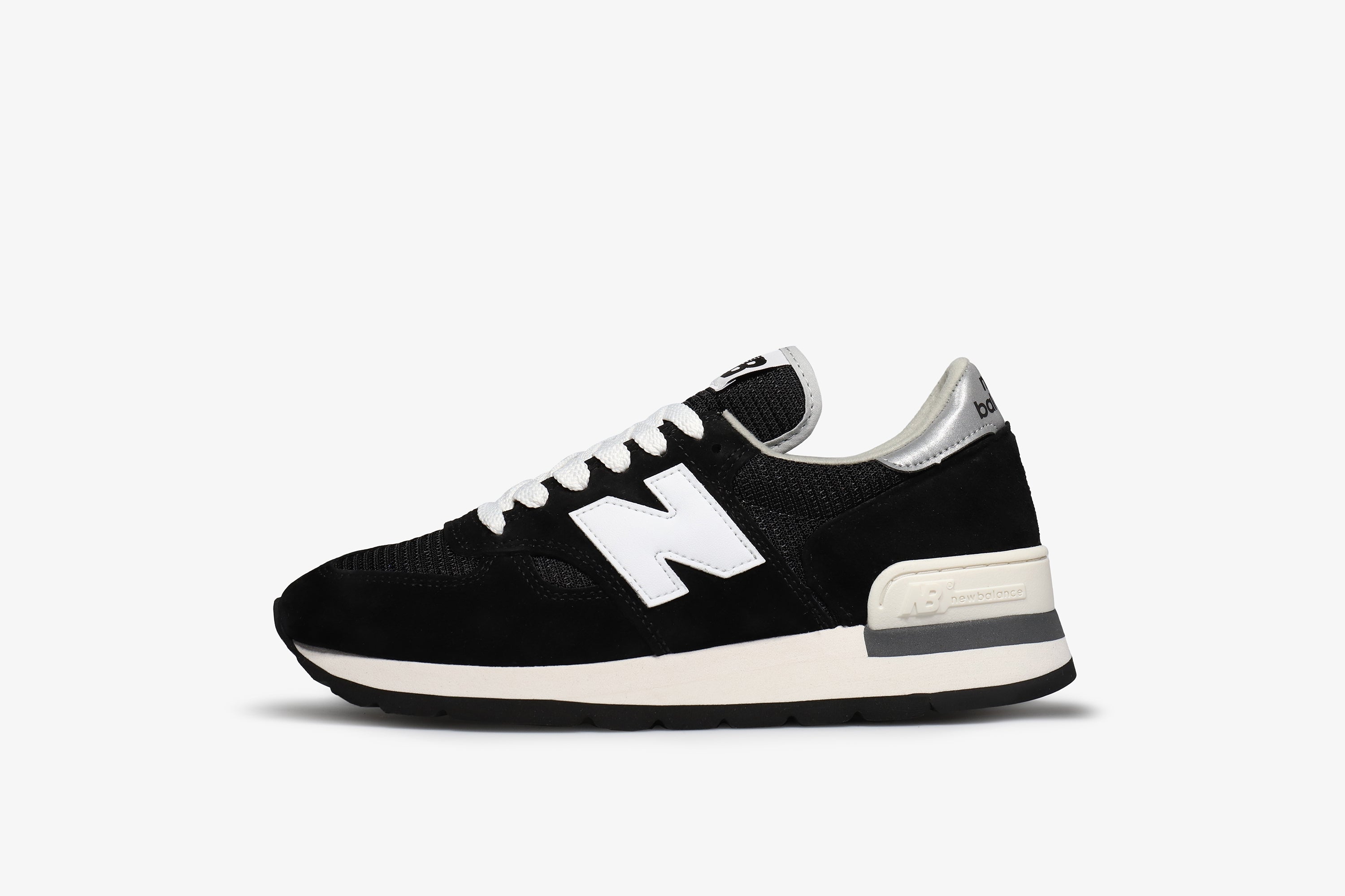 new balance 2002r masquerade