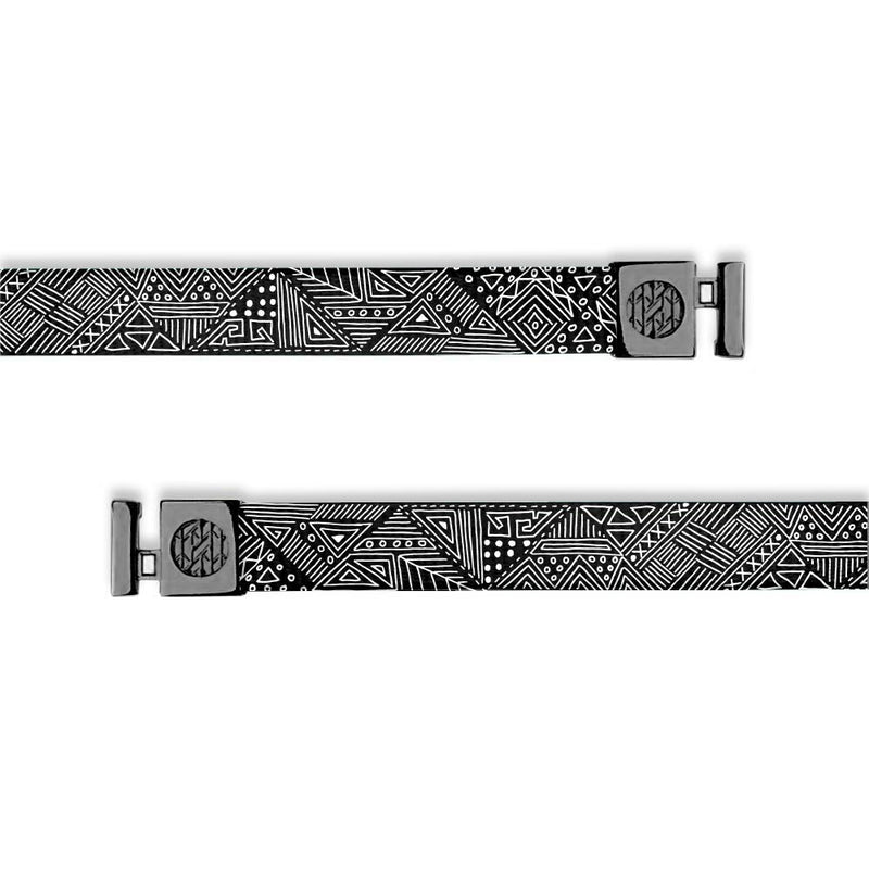 Only compatible with ZOX hoodies. Black and white abstract design. Has gunmetal aglets.