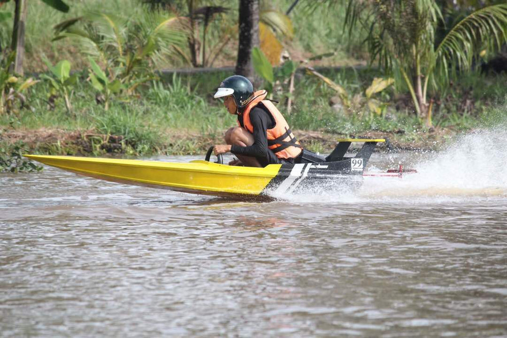 mini racing boat