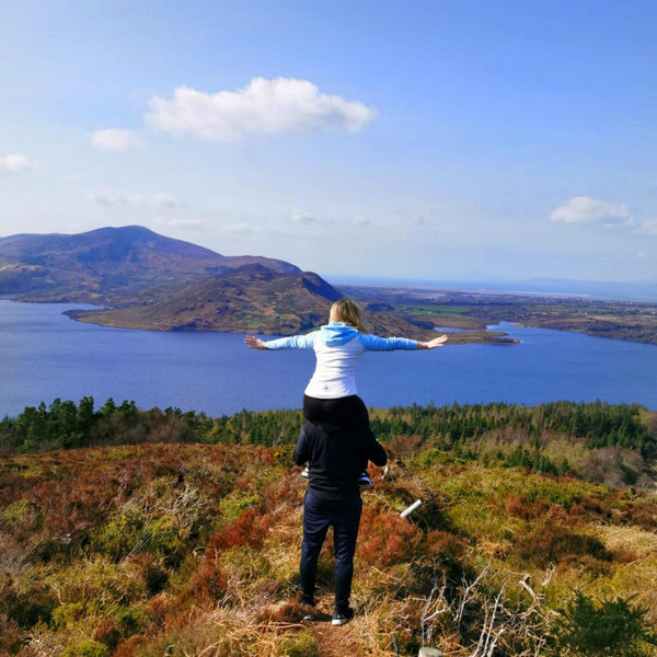 woman-on-friends-shoulders-looking-at-the-water