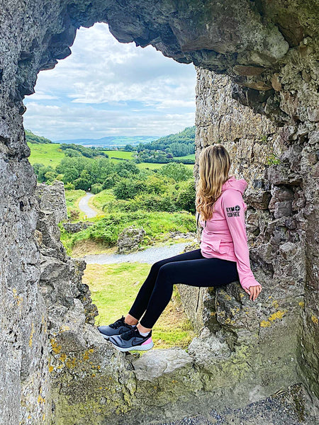 woman-sitting-on-rock-looking-at-a-view