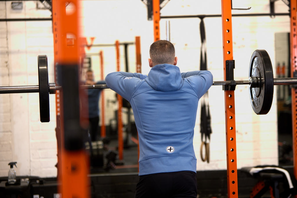 Seán Harding taking a few minutes of rest in the Sierra Fleece Hoodie in Slate Blue