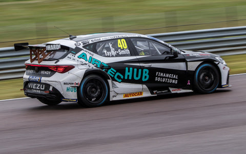 Árón Taylor-Smith qualifying in a BTCC session in Thruxton, England.