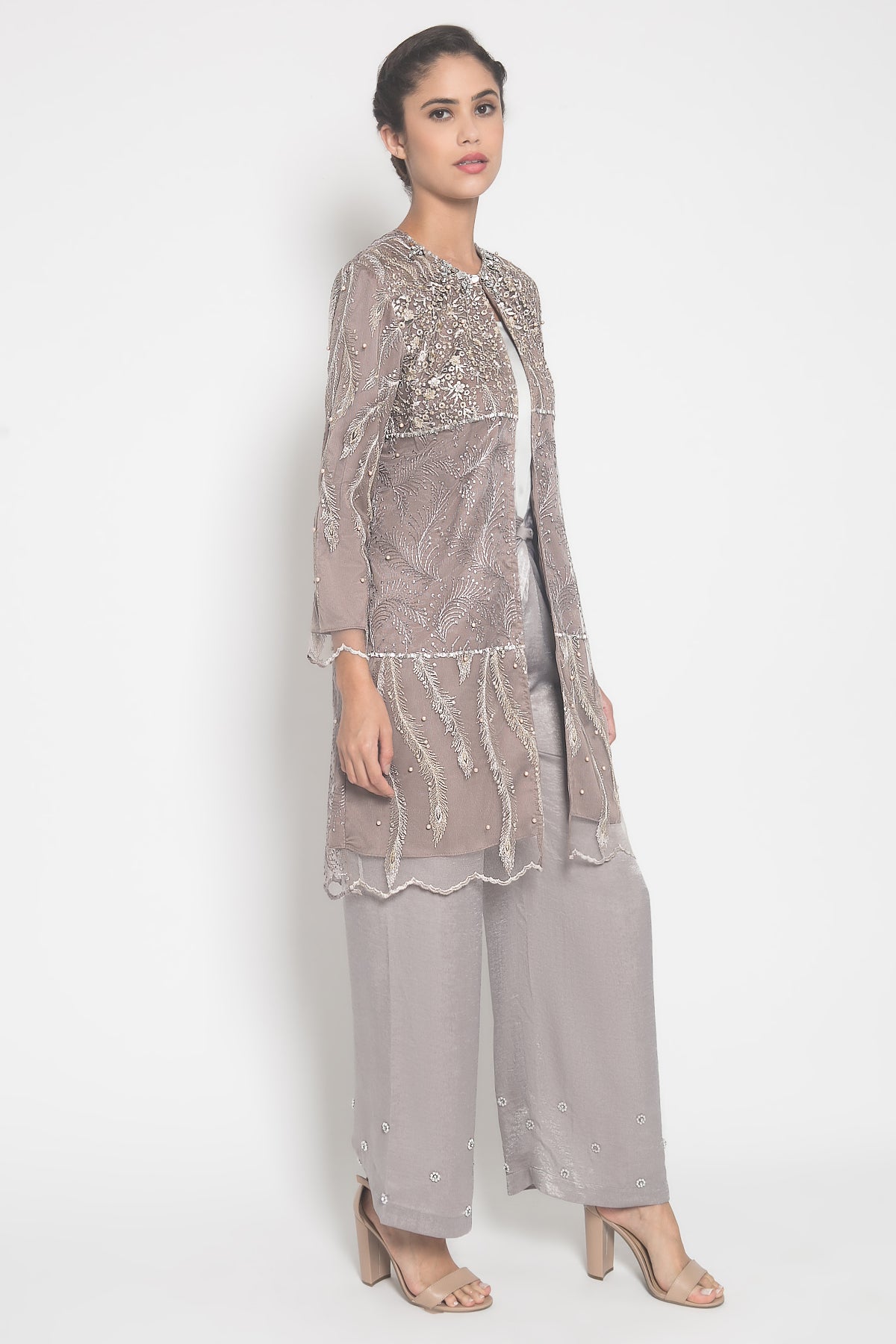 Jacquline Outer in Lilac Silver by KEIHANA Dresshaus 