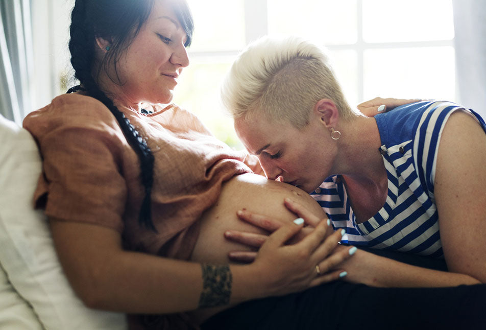 pregnant couple embrace