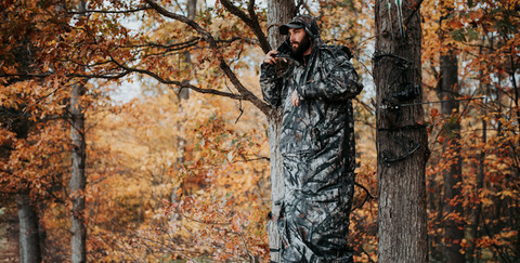 IWOM Full Body Hunting Suits | Mossy Oak Country DNA | Bowhunting | Archery Hunting | Hunter with Bow in Treestand