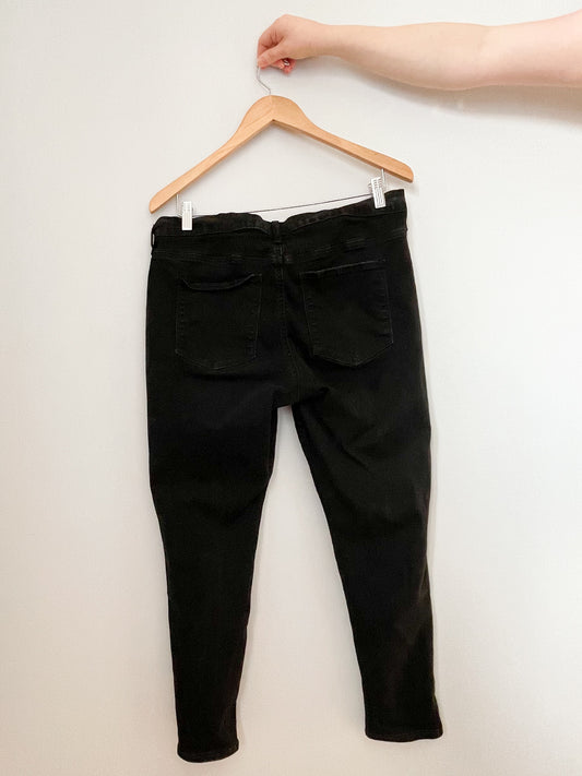 Gap Mid Wash High Rise Slim Cut Jeans - Size 16 – Le Prix Fashion &  Consulting
