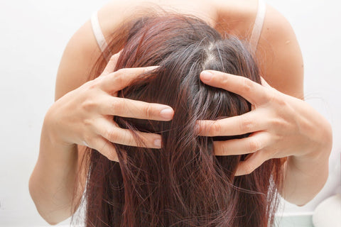 woman_scratching_scalp_scalp_discomfort_itchy_scalp_dandruff_flaking_scalp_hair_loss