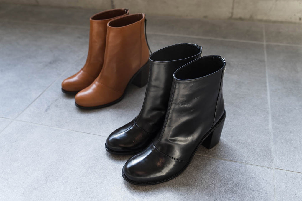 Short boots GINA, black & camel