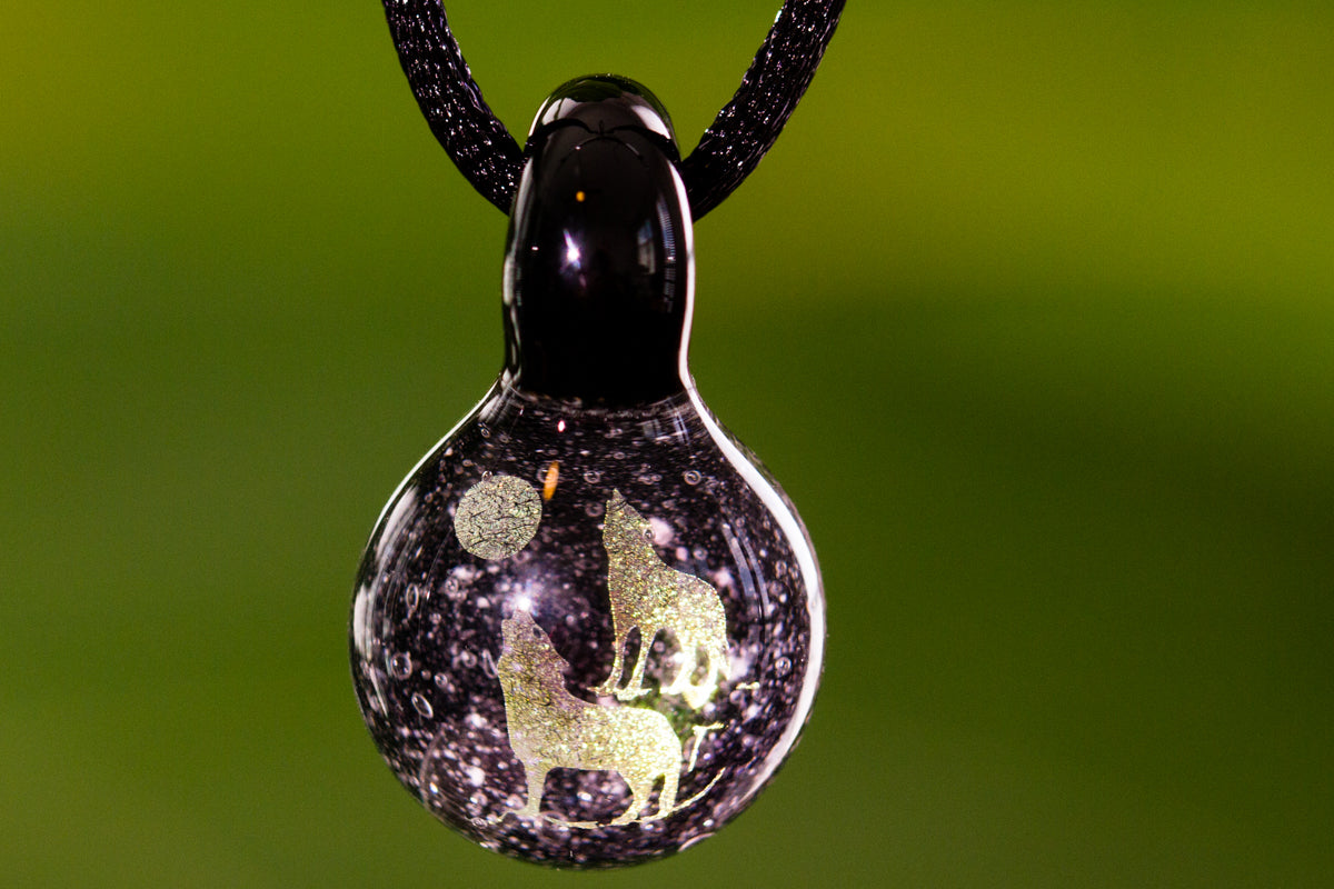 Howling Wolf Hologram Pendant with Infused Cremation Ash