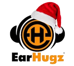 EarHugz-Logo mit Weihnachtsmütze