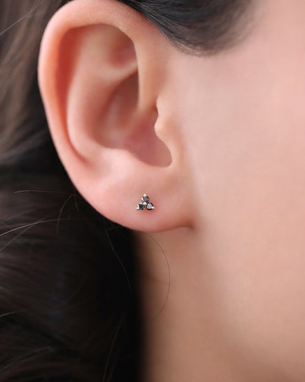 Black diamond earrings in white gold | KLENOTA