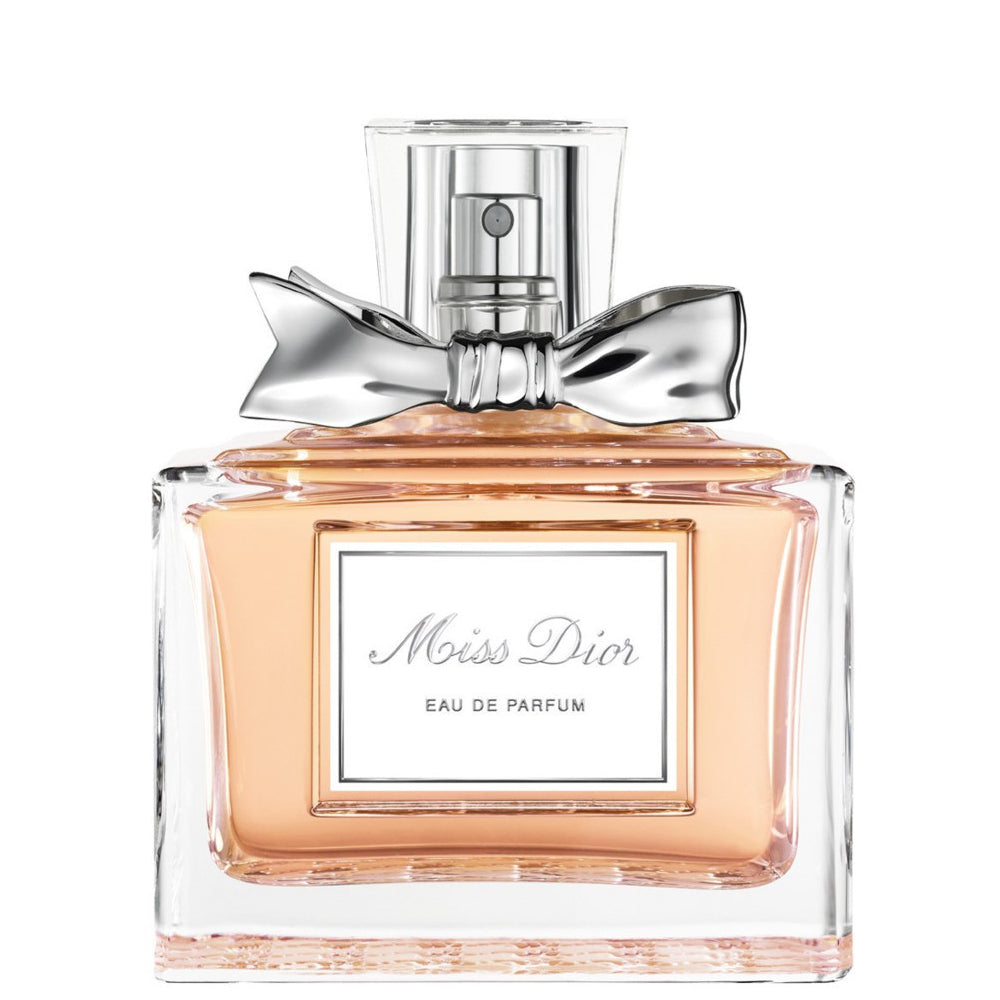 Мисс диор розовые. Мисс диор духи. Dior Christian Dior Miss Dior Eau de Parfum 2023. Реклама Christian Dior Miss Dior Blooming Bouquet EDT 100 ml. Парфюм флакон с бантиком Мисс диор.