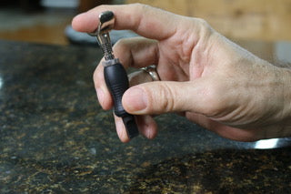 how-to-hold-a-swivel-knife