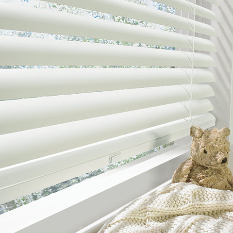 Hunter Douglas Horizontal Blinds are the finest window blinds in wood, wood alternative and metal as solutions for your windows.