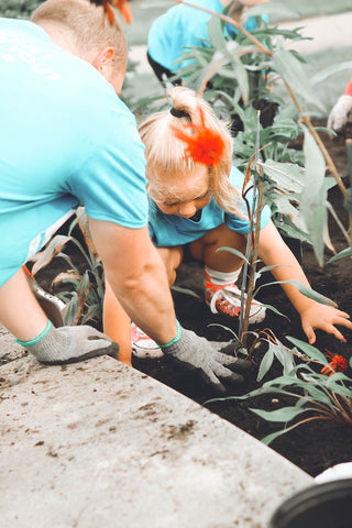 benefits of planting trees - father and daughter planting a tree