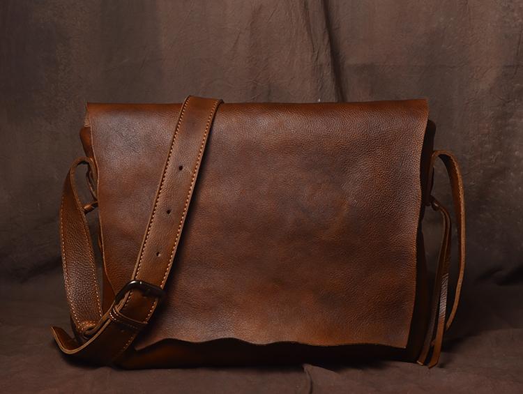 Handmade Leather Messenger Bag – Gifts for Designers