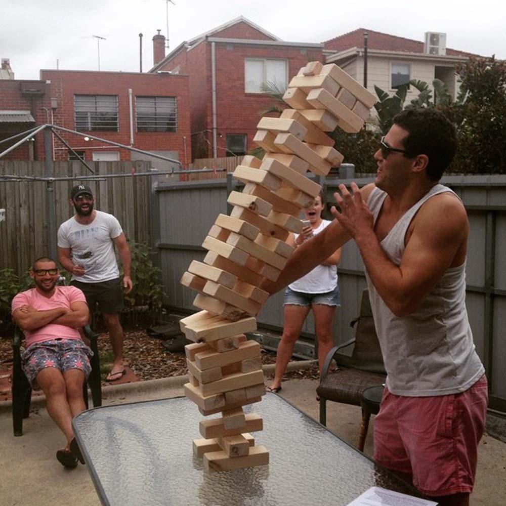 beach game with wooden blocks