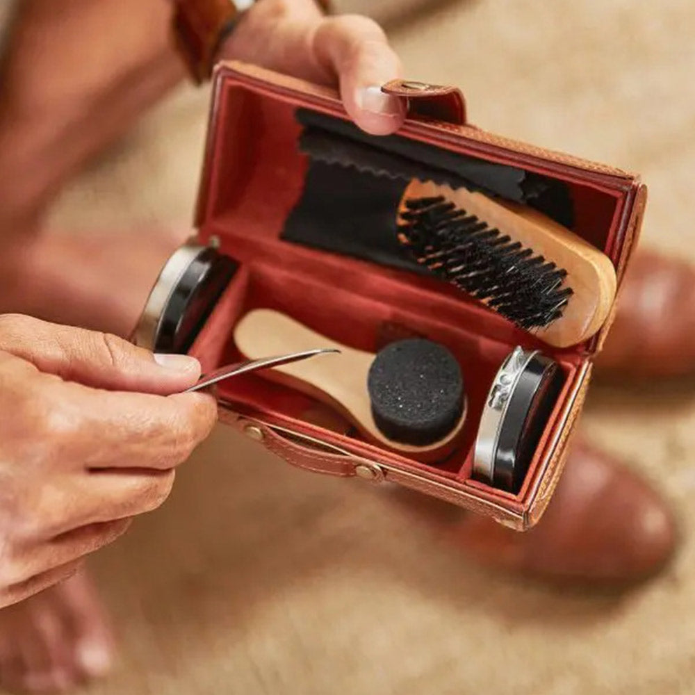 gentleman's shoe shine kit