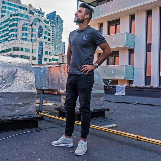 grey sneakers outfit mens