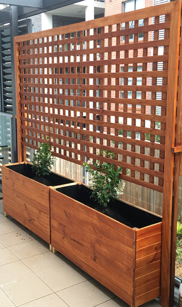 Free-standing lattice planter box