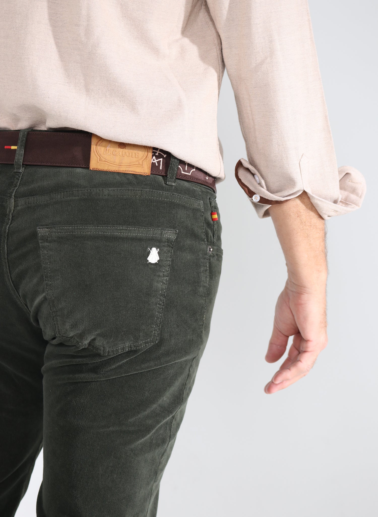 Pantalón Hombre Micro Pana Verde Oscuro –