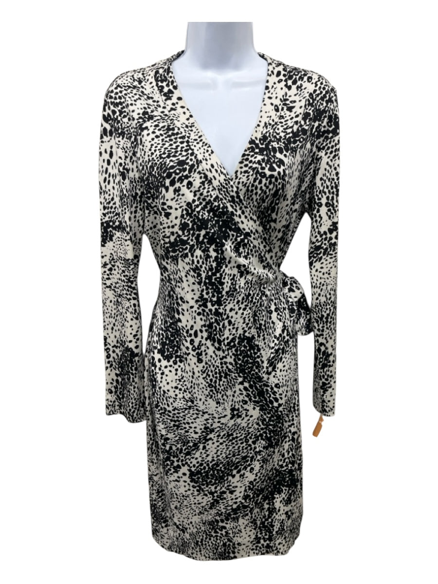 Diane Von Furstenberg Size S Black & White Silk Speckled Wrap Knee length Dress