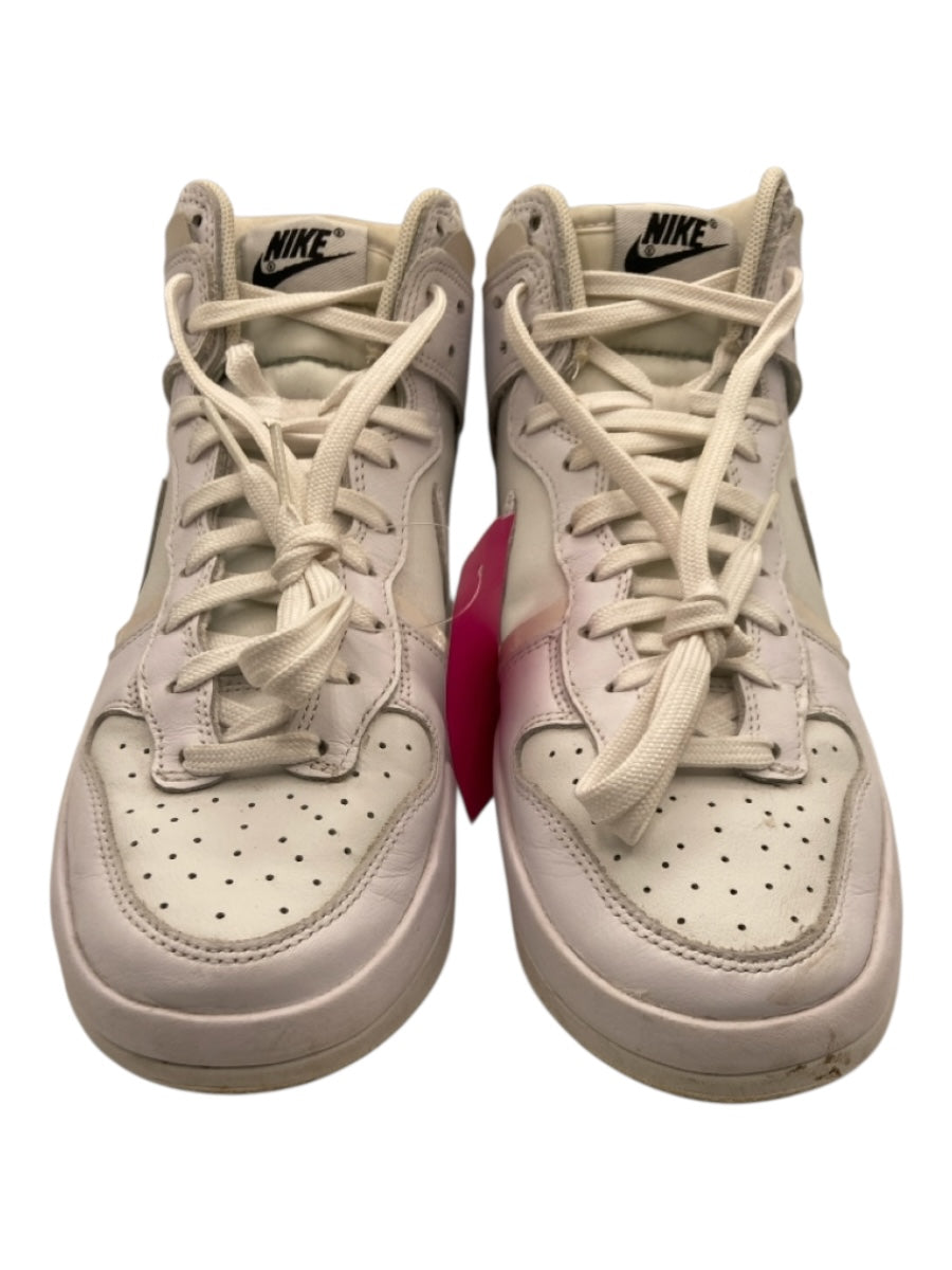 Nike Shoe Size 9 White Leather Upper Rubber Sole Perforated Lace Up Sneakers