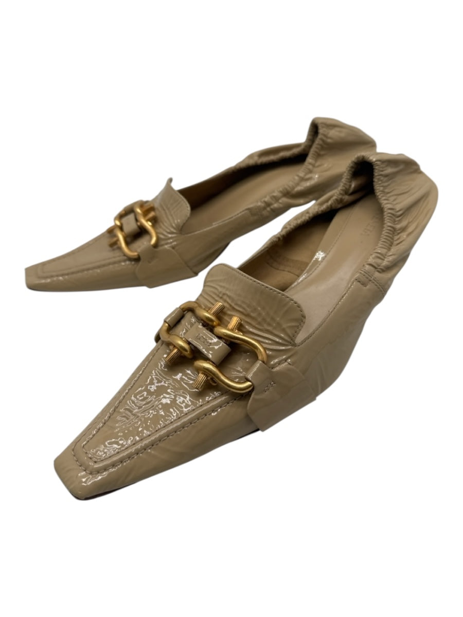 Bottega Veneta Shoe Size 40.5 Beige Patent Leather Gold Tone Hardware Pumps