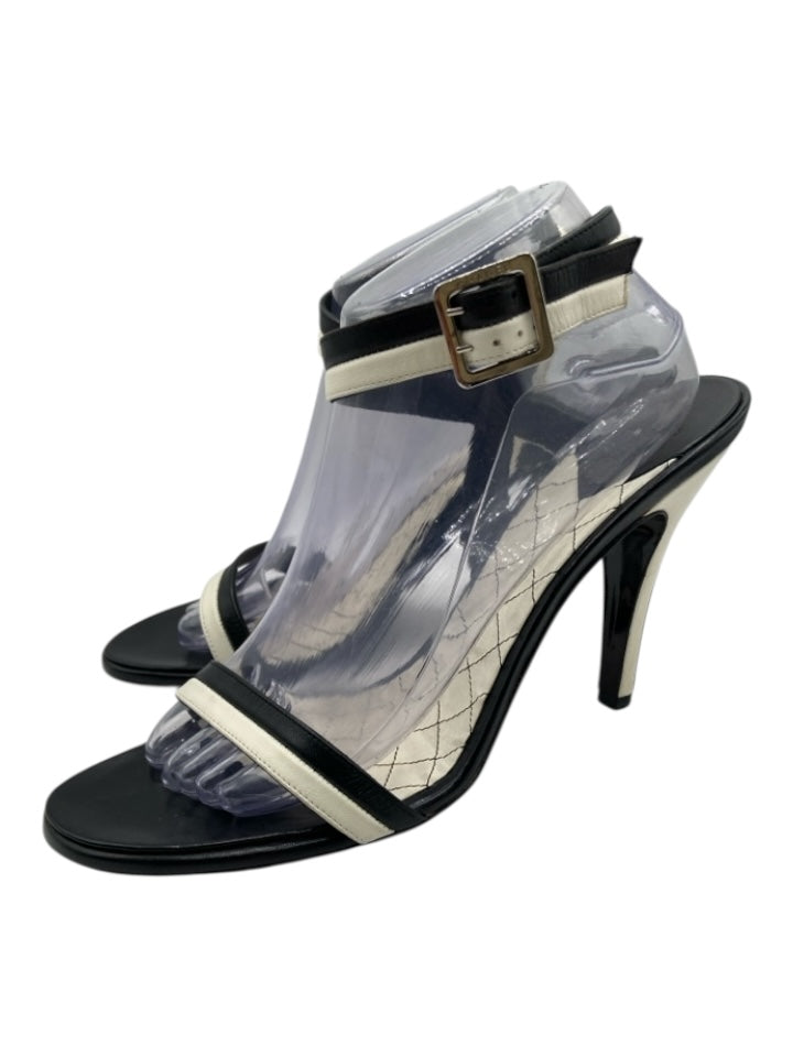 Chanel Shoe Size 42 Black & Cream Leather round toe color block Pumps