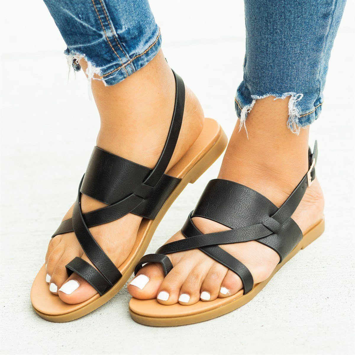 toe hold sandals