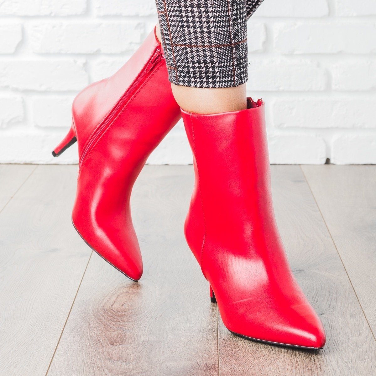 qupid red booties