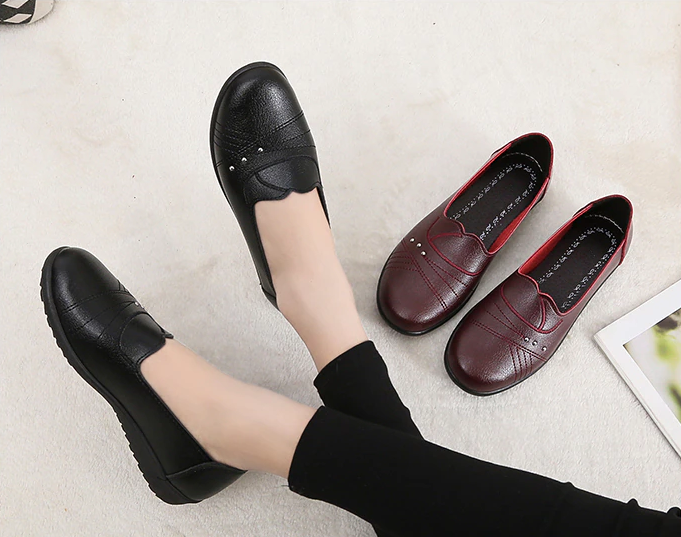 soft leather slip on loafer color black size 5.5 for women
