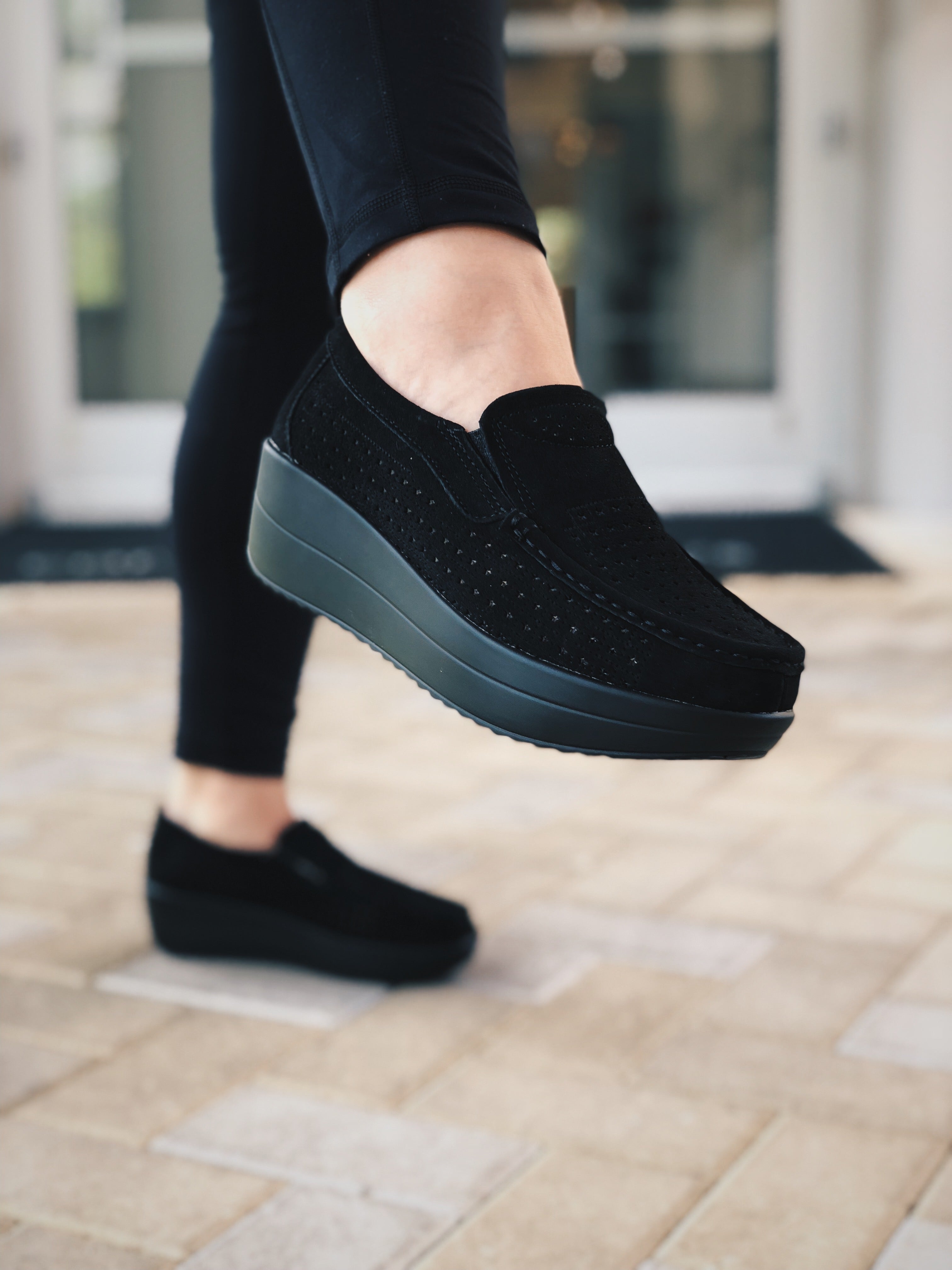 Beth_m8_uss_ultra_seller_shoes