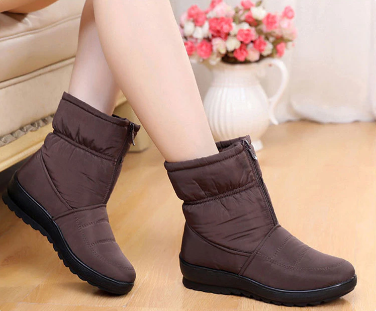 snow boots color black size 8 for women