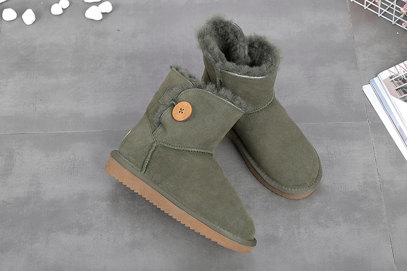 winter leather boots color green size 10.5 for women