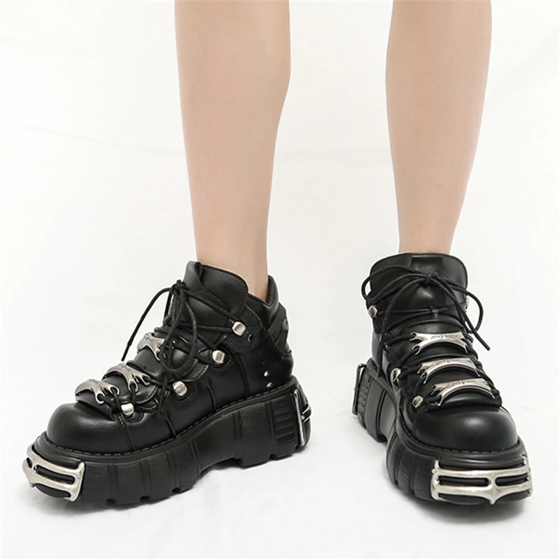 comfortable sneaker color black size 6 for women