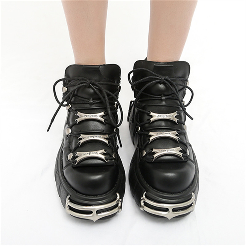 winter sneaker color black size 7 for women