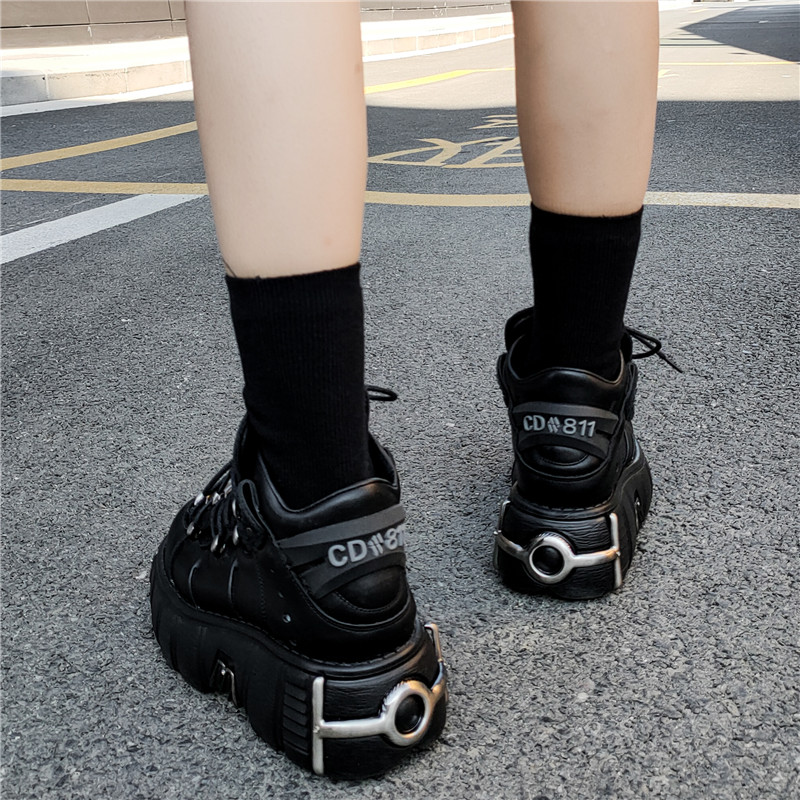 walking sneaker color black size 6.5 for women