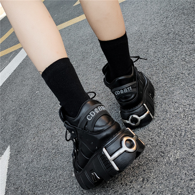 high quality sneaker color black size 7 for women