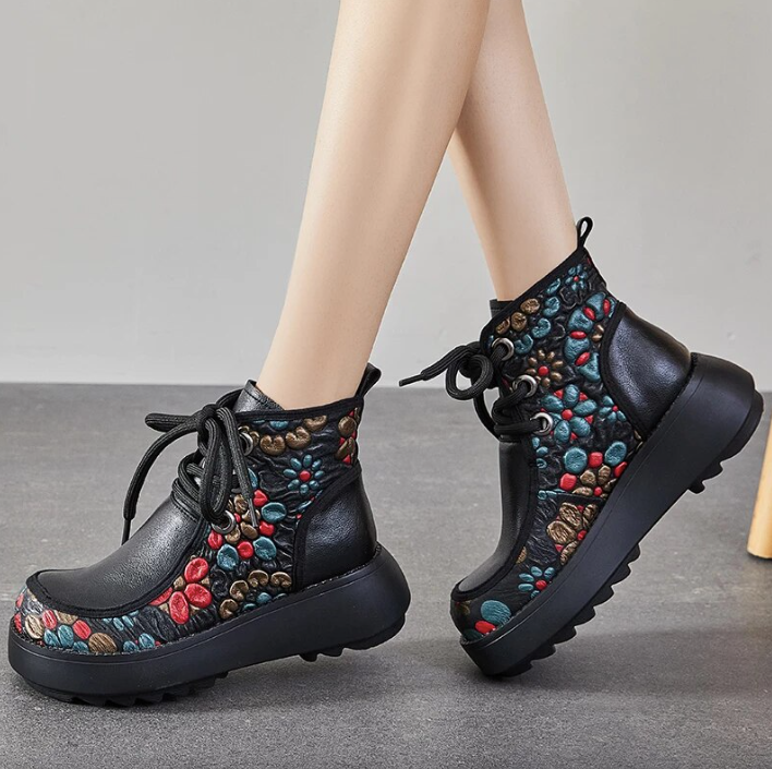 autumn boots color black size 7 for women