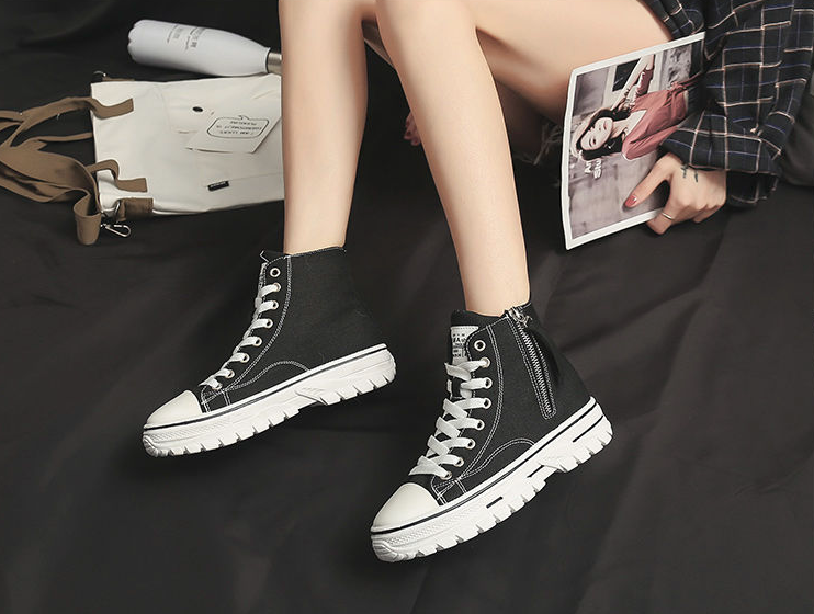 ankle sneaker color black size 6 for women