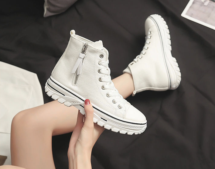 sneaker color white size 8 for women