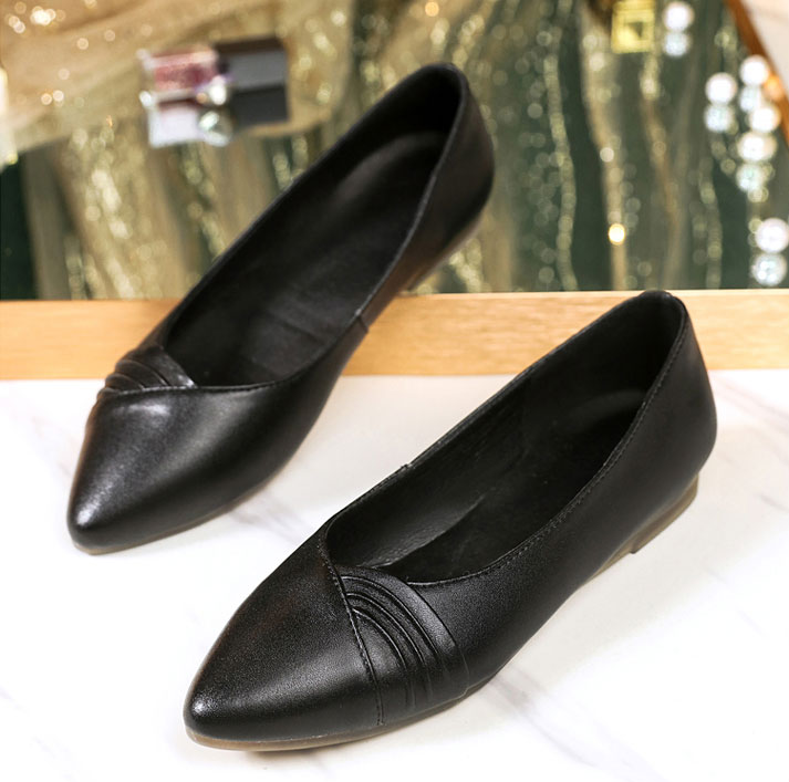 Leather Flat Shoes Color Black Size 5.5 for women