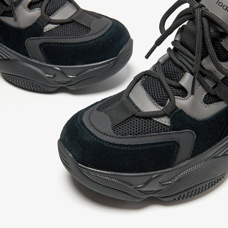 mesh sneaker color black size 5 for women
