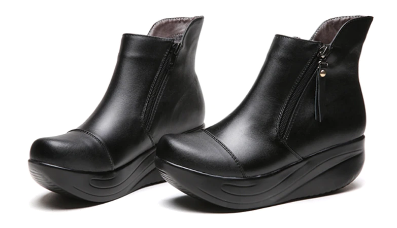 snow boots color black size 5.5 for women