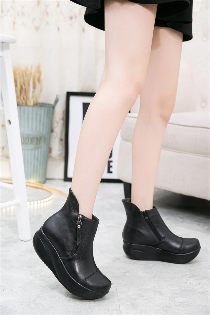 winter boots color black size 8 for women