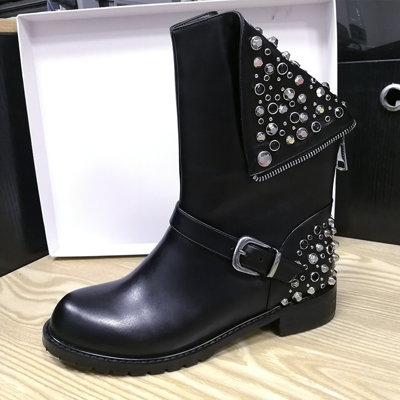 winter boots color black size 9 for women