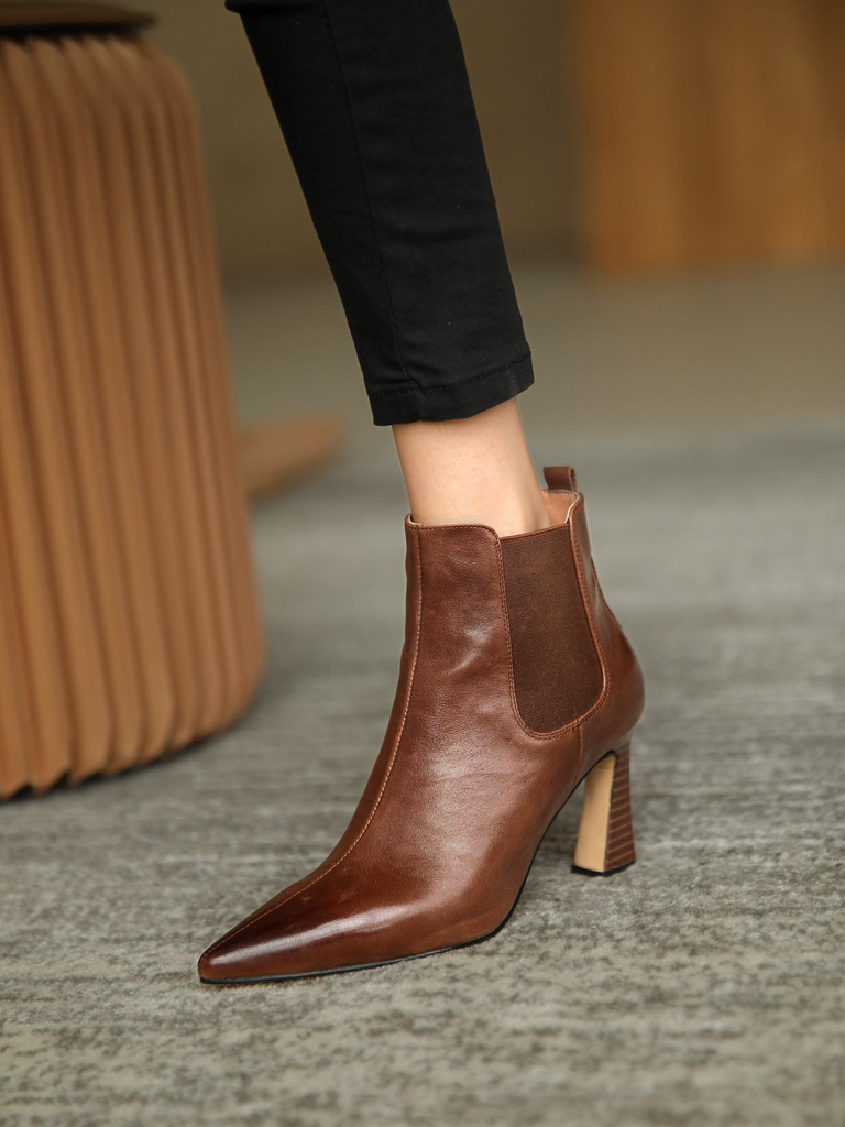 comfortable boots color brown size 6 for women